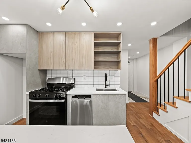 100 Chestnut St #1 — Photo 5