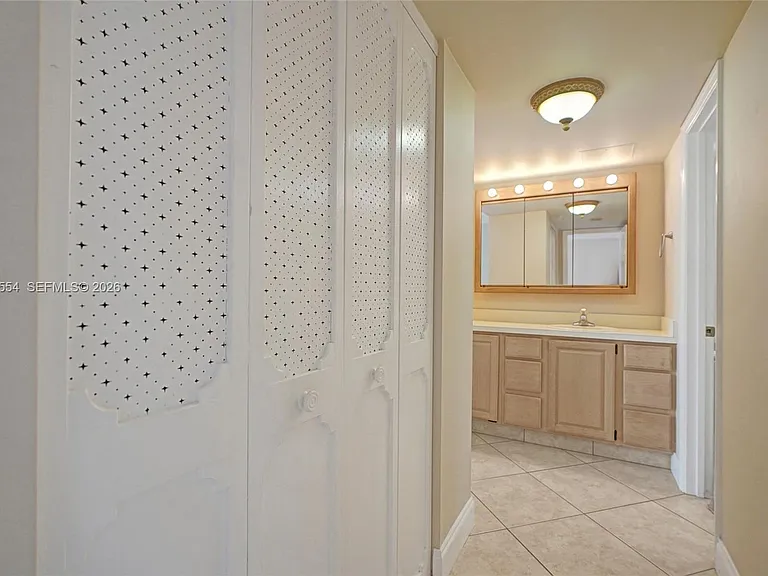 20400 W Country Club Dr #812 — Photo 27