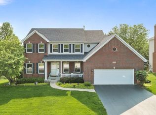 818 Queens Gate Cir, Sugar Grove, IL 60554