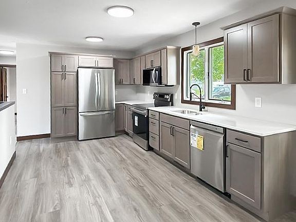 4th image of 311 S Park St