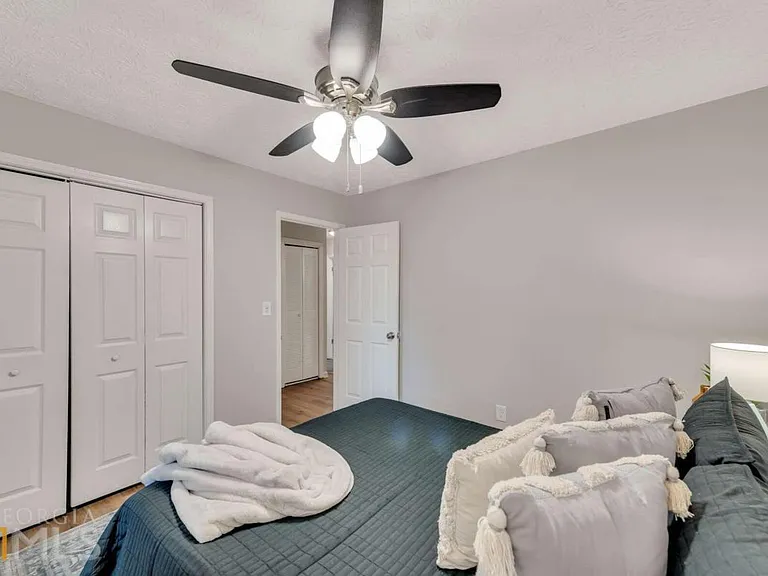 210 Booth Rd SW #A — Photo 16