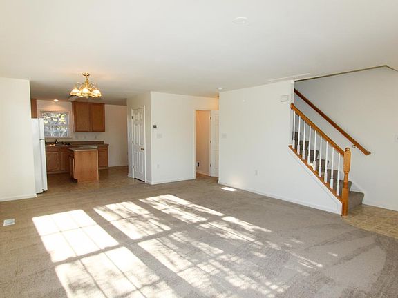 5th image of 9 Mabel Ln