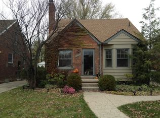 21223 Hunt Club Dr, Harper Woods, MI 48225