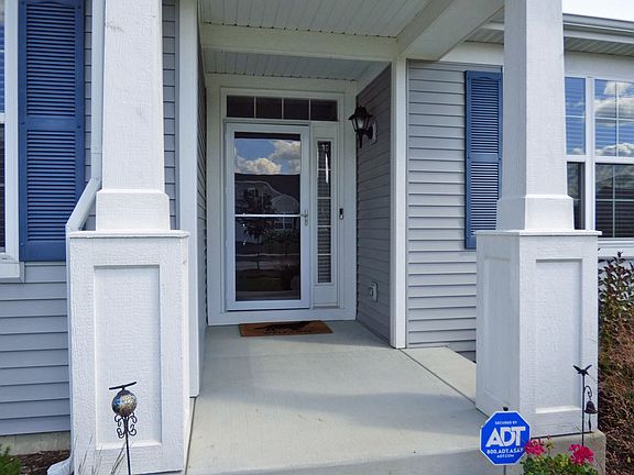 3rd image of 525 Moorfield Ave