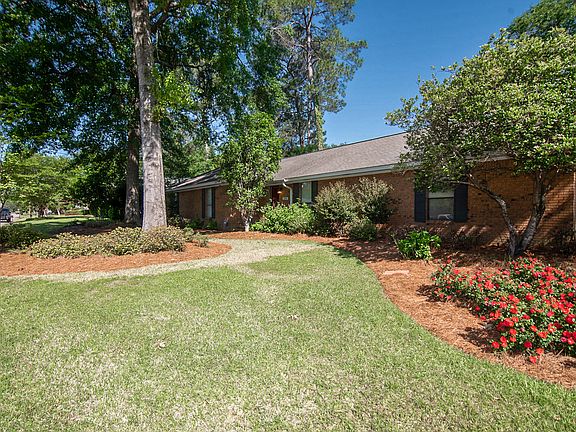 2nd image of 109 Comanche Dr