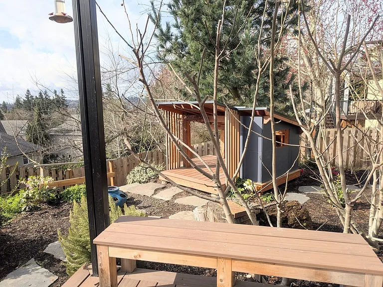 2507 Crestview Dr — Photo 21