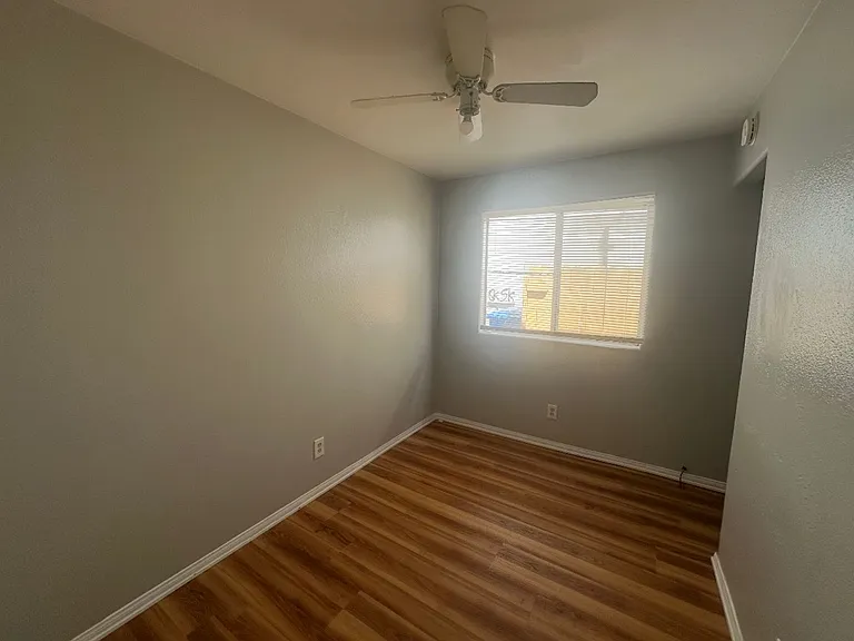 1042 Gaviota LB — Photo 5