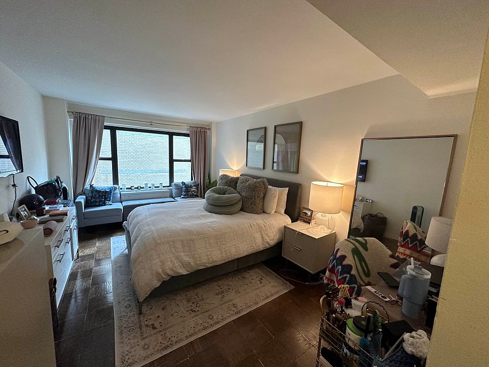 1st image of 279 E 44th St APT 17L