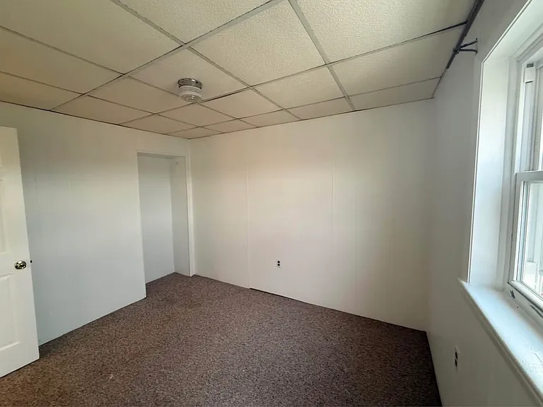 1124 W Elm St — Photo 6