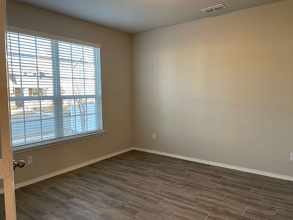3rd image of 10032 Adams Ln #10032