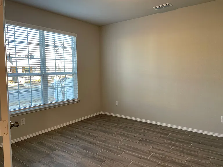 10032 Adams Ln #10032 — Photo 3