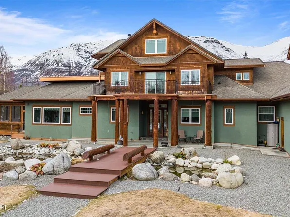 13442 E Floyds Ln, Palmer, AK 99645