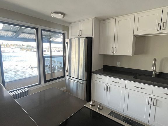 3rd image of 2706 Westlake Ave N APT 8