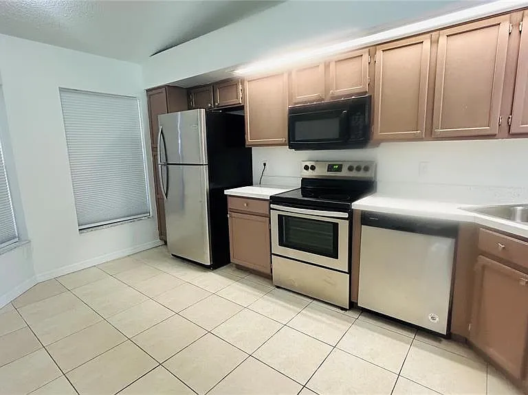 12121 Augusta Woods Cir — Photo 5