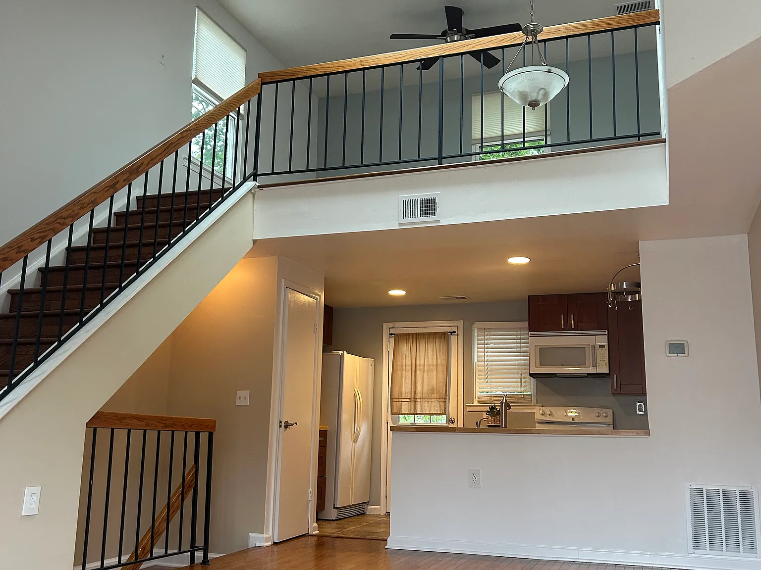 2 bed, 1150 sqft, $2,400 — Photo 2