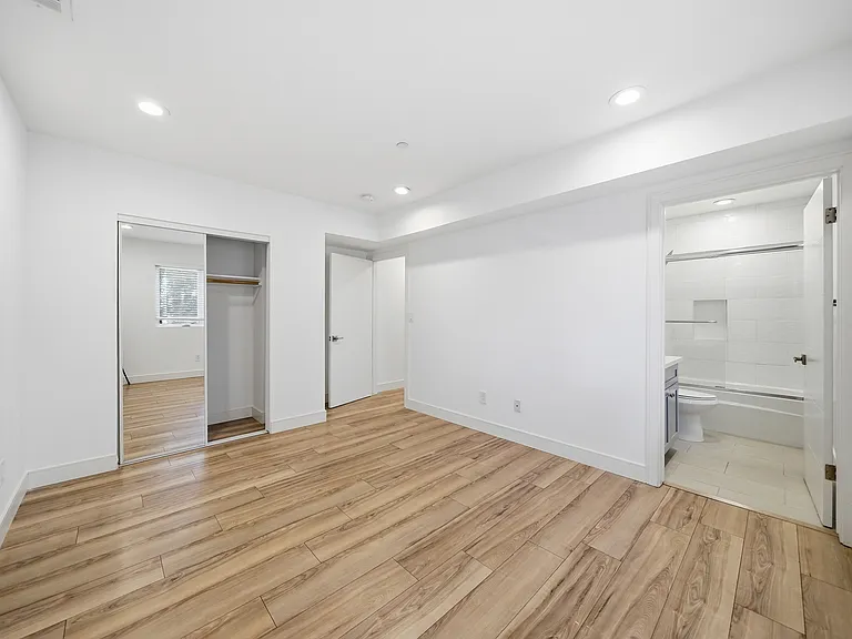 1235 1/2 W 39th Pl — Photo 13