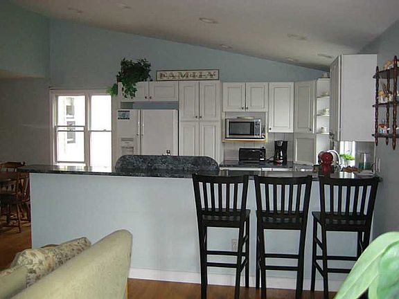 3rd image of 11 Willow Dr