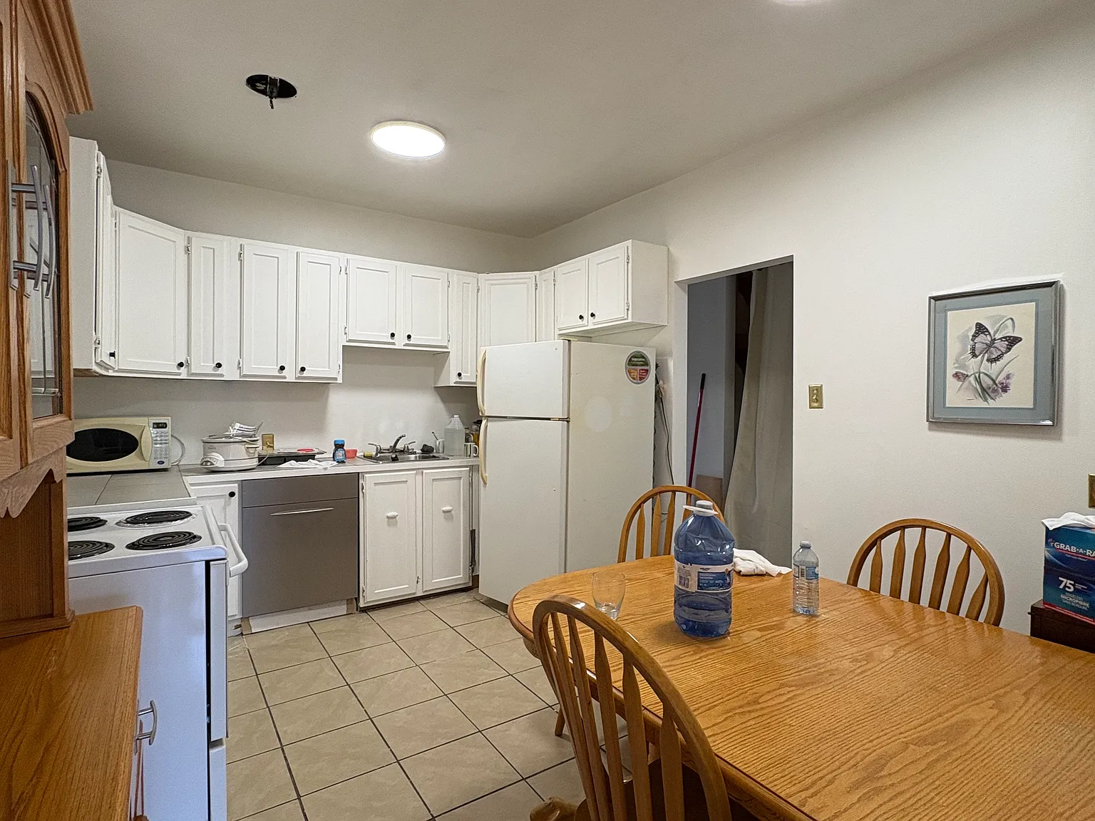 890 Home Street - A (main floor) — Photo 2