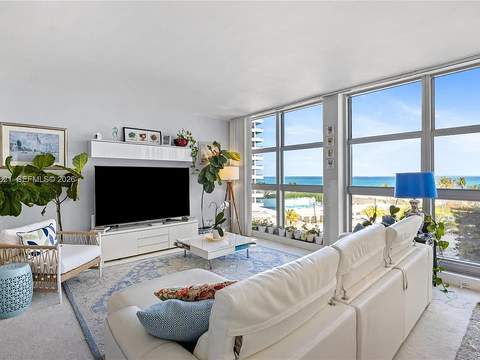 5055 Collins Ave #5N