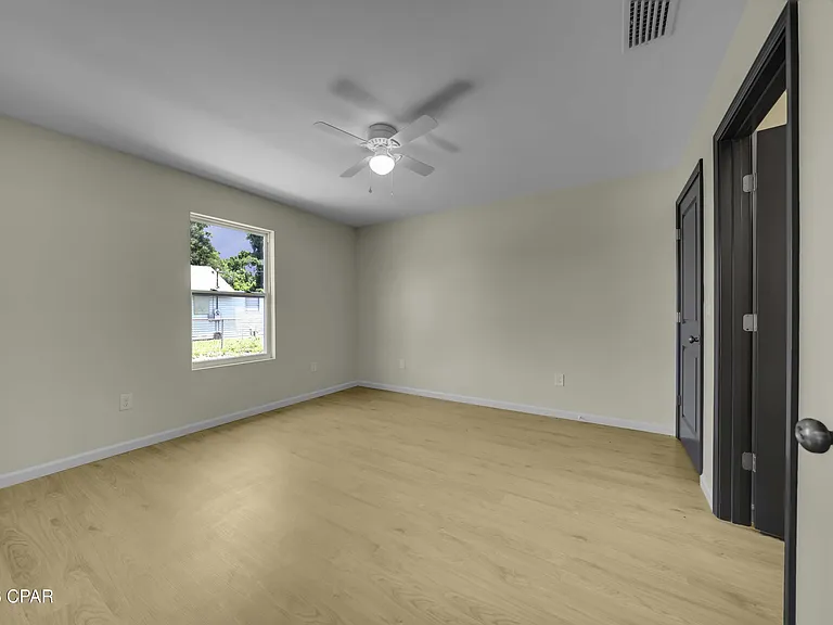 122 N East Ave #B — Photo 9