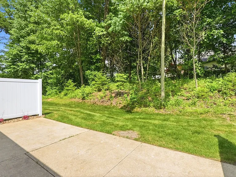 547 Moore Rd #5 — Photo 8
