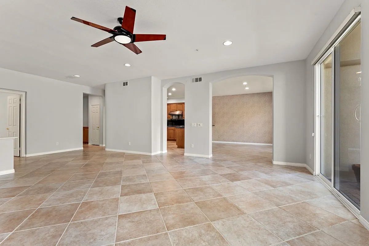 3 bed, 2.0 bath, 2043 sqft, $4,750 — Photo 3
