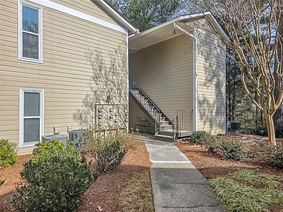 2nd image of 2214 Lake Pointe Cir
