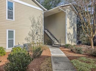 2214 Lake Pointe Cir, Roswell, GA 30075