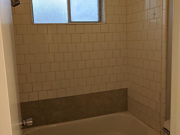 3rd image of 16811 Blackhawk Blvd