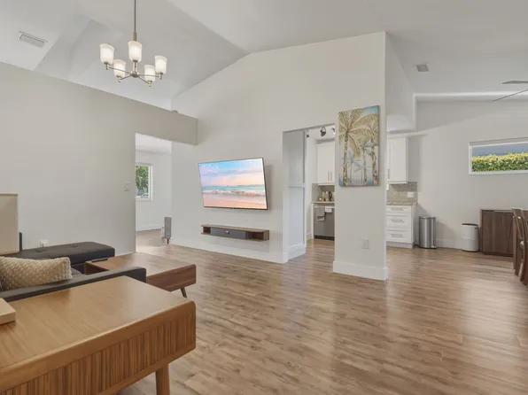 422 NW 23rd Pl, Miami, FL 33125