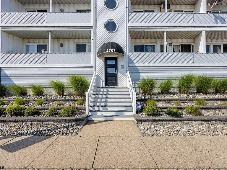 2707 Ventnor Ave #B — Photo 1