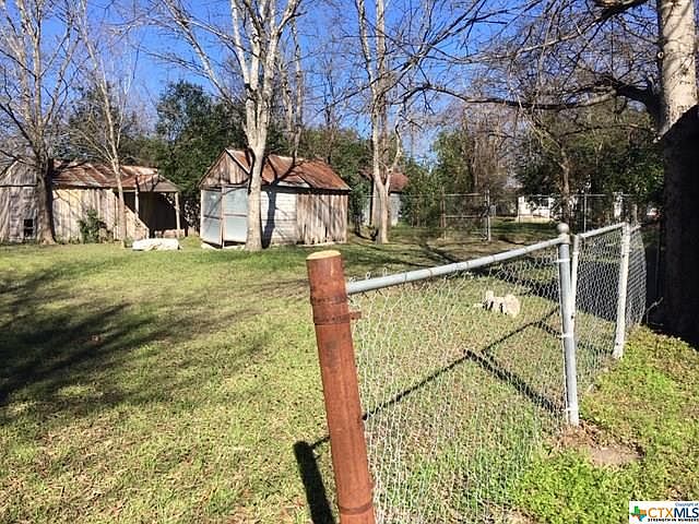 1st image of 818 E Avenue B