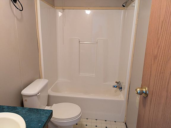 5th image of 2200 33rd St NE #25