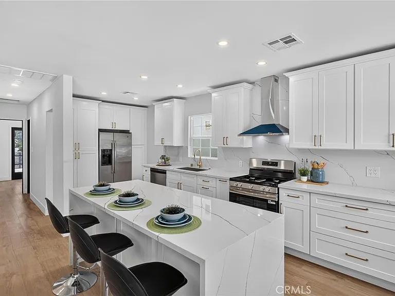 1223 W 23rd St — Photo 9