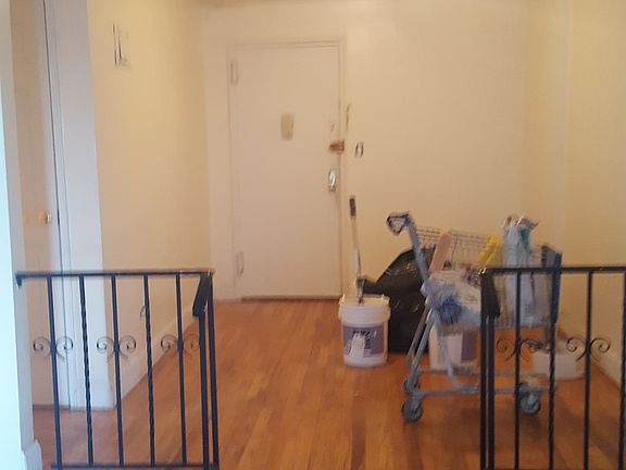 4th image of 426 E 26th St