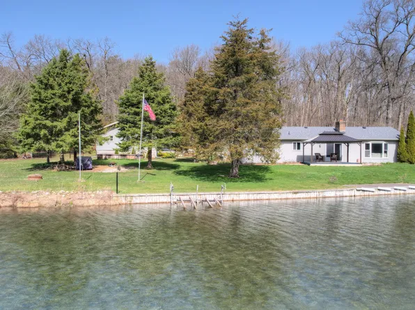 12325 Oakwood Shores St, Wayland, MI 49348