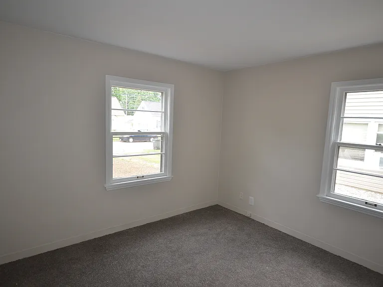 342 Jennings Ave — Photo 10
