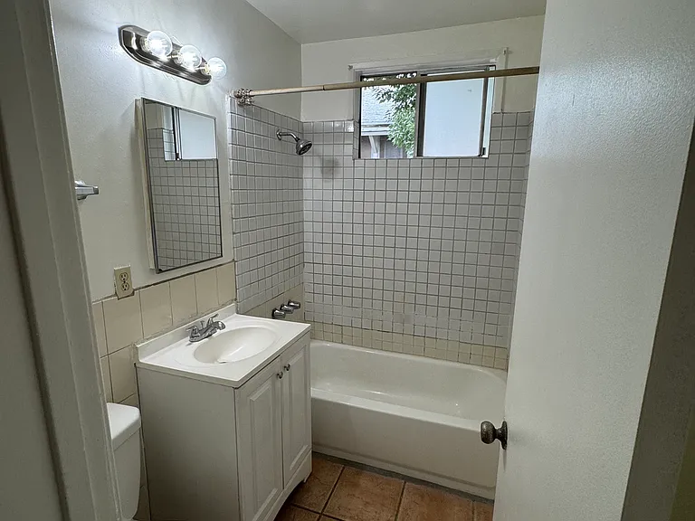 2458 E 5th St — Photo 5