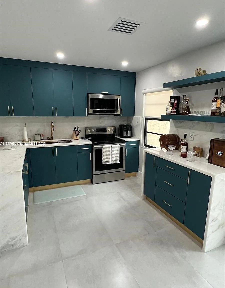 2 bed, 3.0 bath, $5,000 — Photo 3