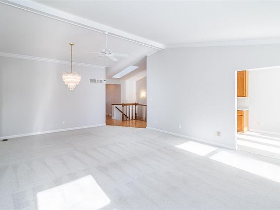 3rd image of 115 Southern Oaks Dr