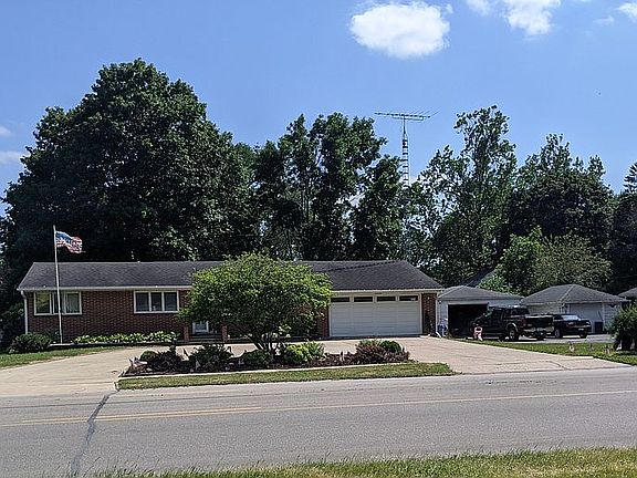 Great "U" driveway.