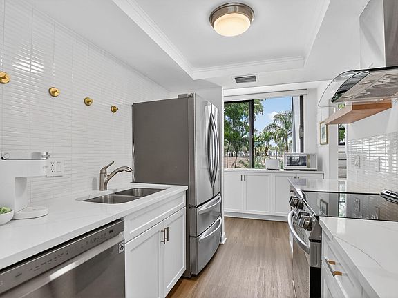 3rd image of 3310 Bridgewood Drive