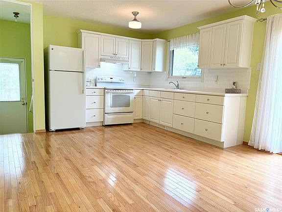 4th image of 70 Clarewood CRESCENT