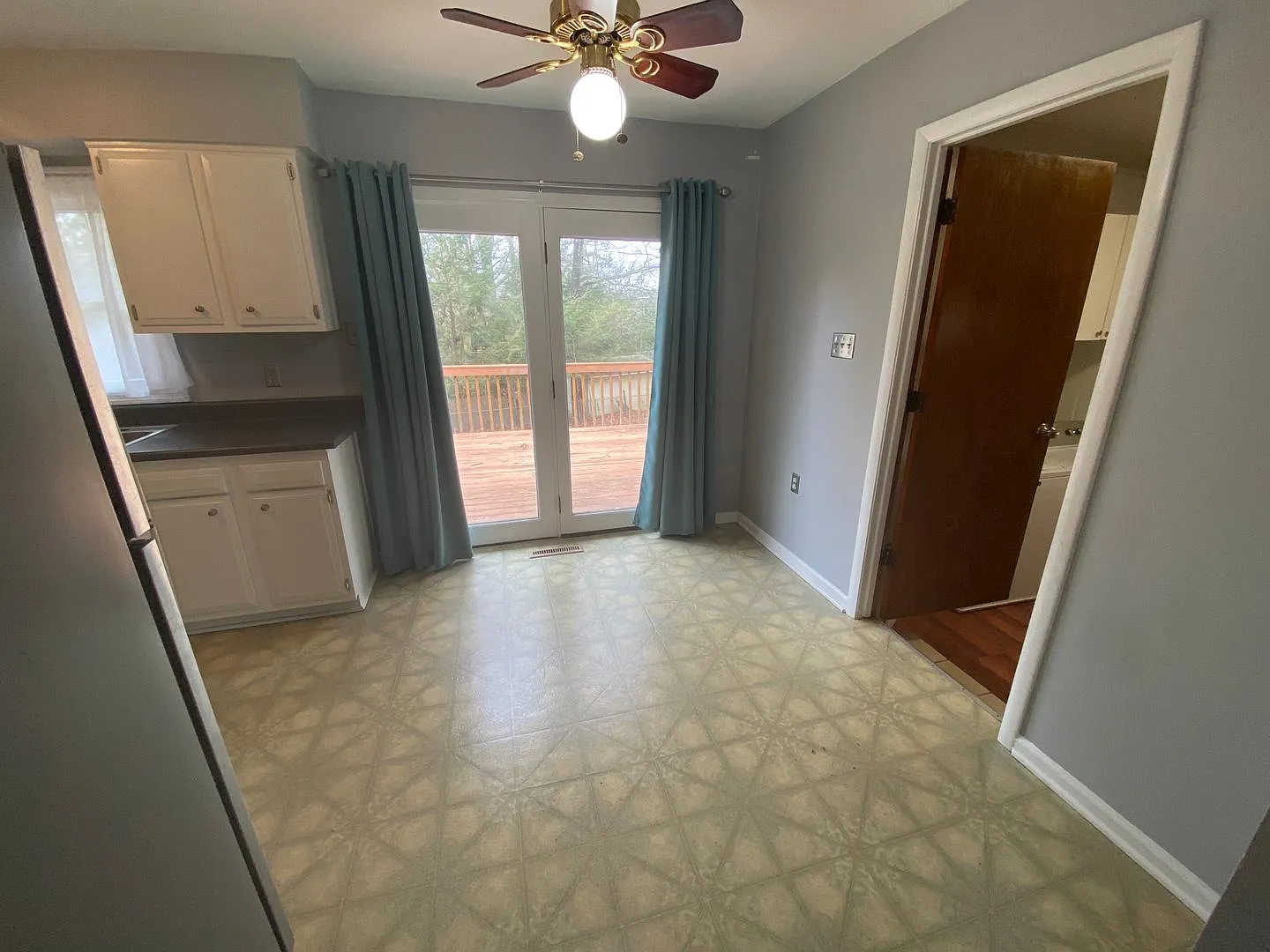 Adorable Ranch Style 3 Bedroom Home Close to Shopping and Restaurants! — Photo 3