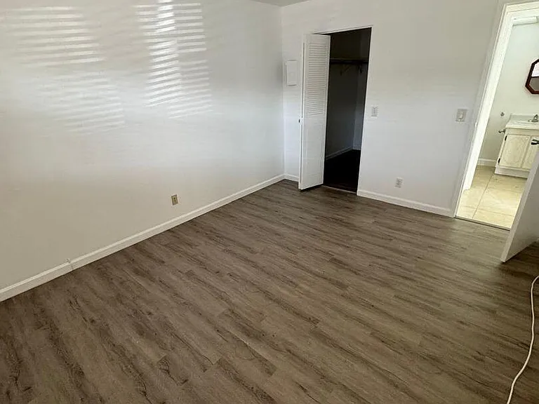 201 Brittany E — Photo 15