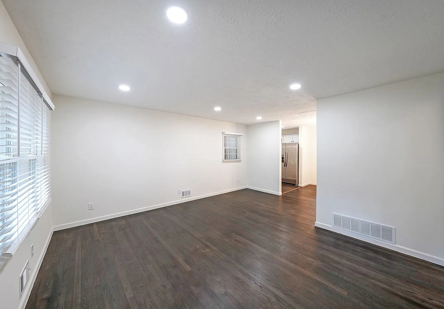 3 bed, 1.5 bath, 1226 sqft, $2,050 — Photo 2