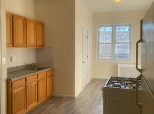 7152 68th Pl, Glendale, NY 11385