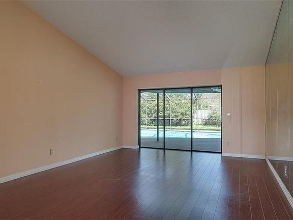 4th image of 2682 Redford Ct W