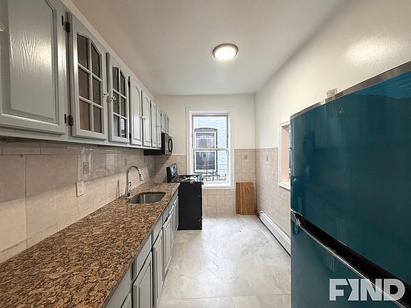 3rd image of 137 E 93rd St APT 2F