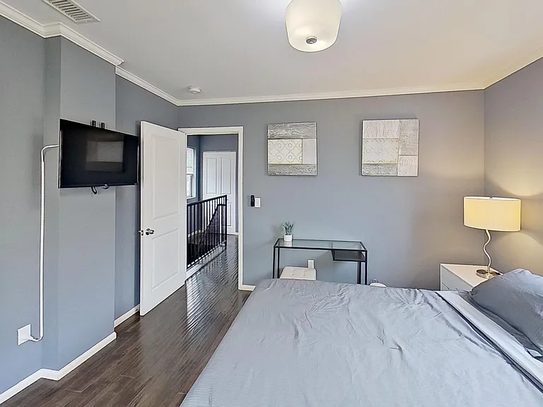 5151 Riverton Ave #1 — Photo 29